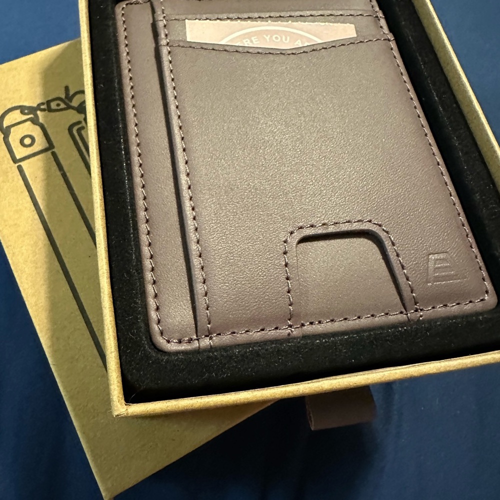Andar denner Sleek Purple Wallet